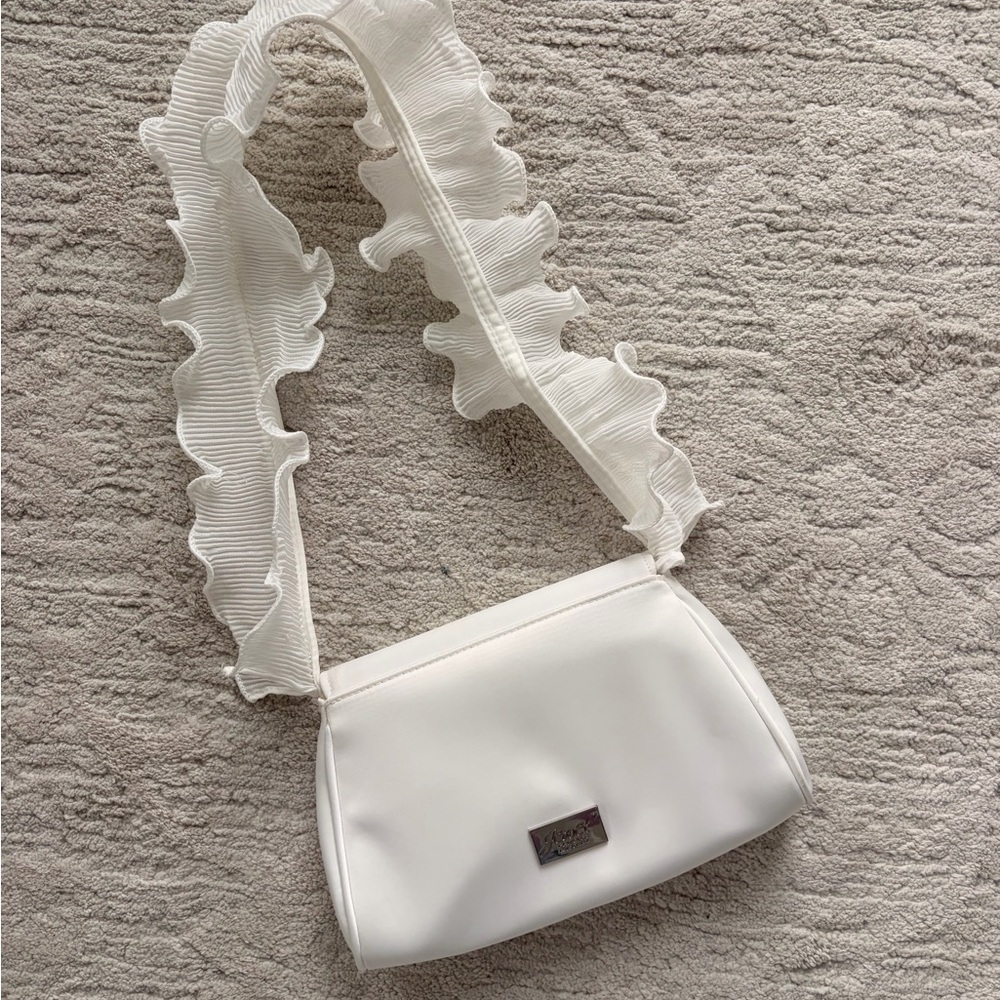 Jewel Badgley Mischka White Ruffle Strap Shoulder Bag - Picture 2 of 5